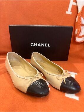 CHANEL Lambskin Beige Leather Ballet Flats Black Cap Toe NYC Saks Original Box